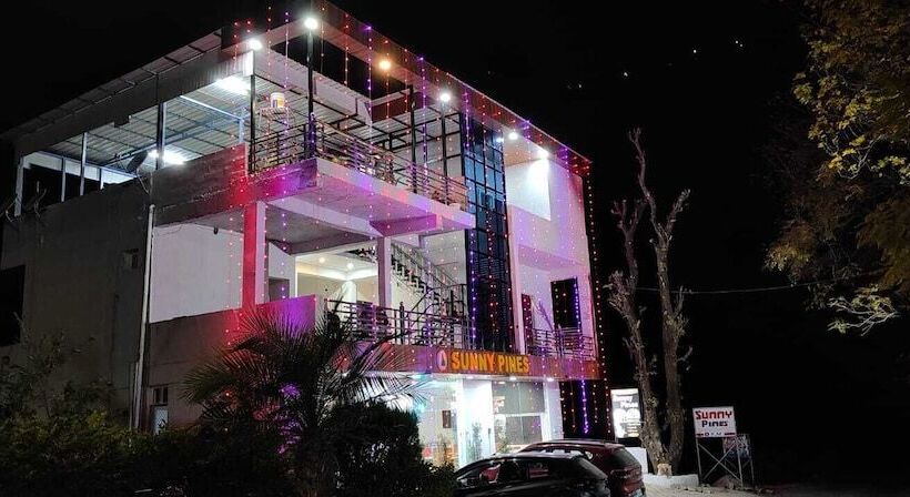 Отель Sunny Pines Resort
