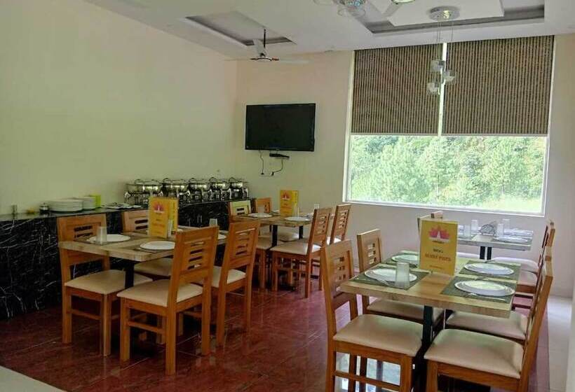 Отель Sunny Pines Resort