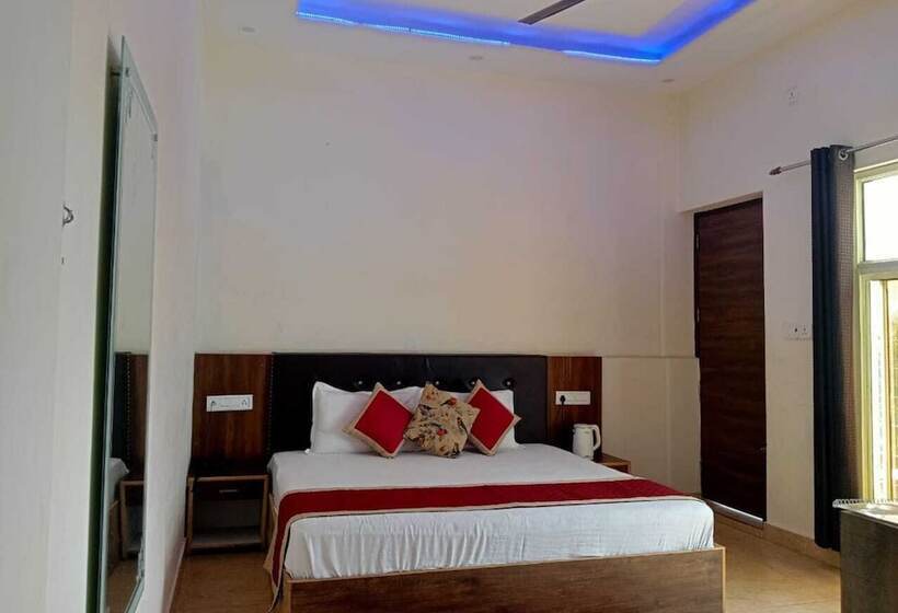 Отель Sunny Pines Resort