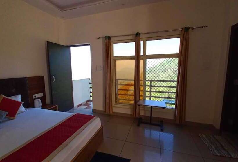 Отель Sunny Pines Resort