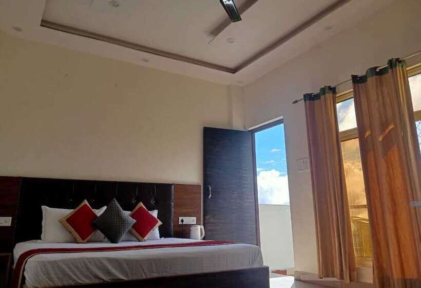 Отель Sunny Pines Resort