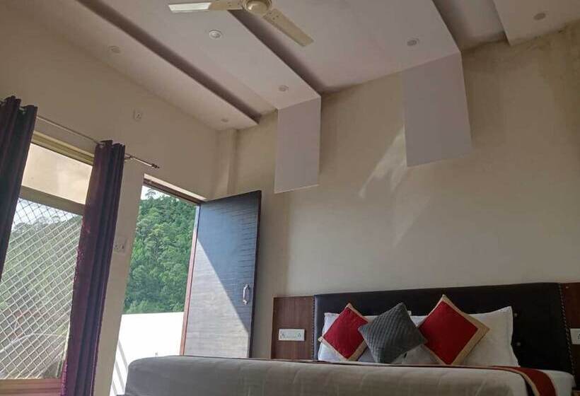 Отель Sunny Pines Resort