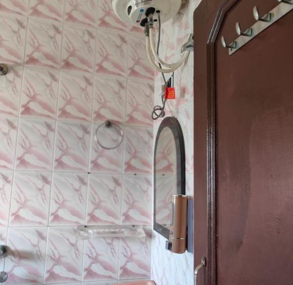 Отель Sunny Pines Resort