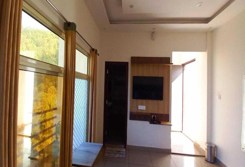 Отель Sunny Pines Resort