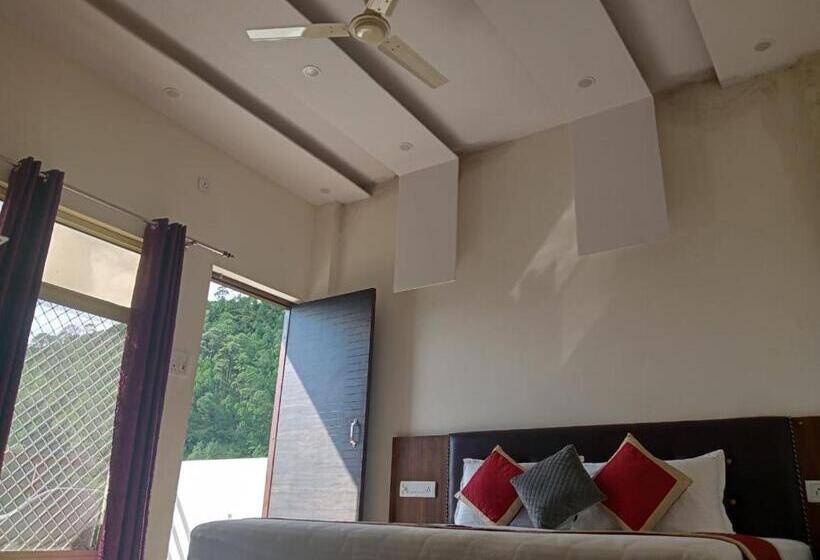 Отель Sunny Pines Resort