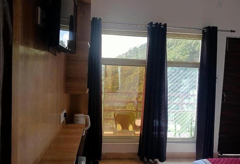 Отель Sunny Pines Resort