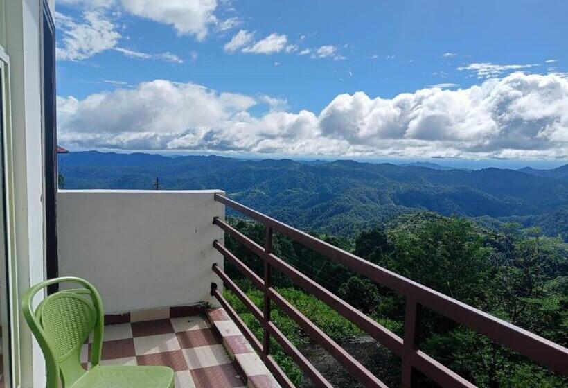 Отель Sunny Pines Resort