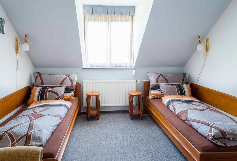 ホテル Villa Karolina