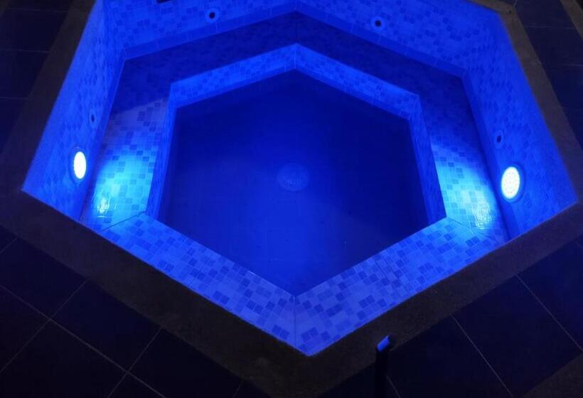 Отель Villa Monica