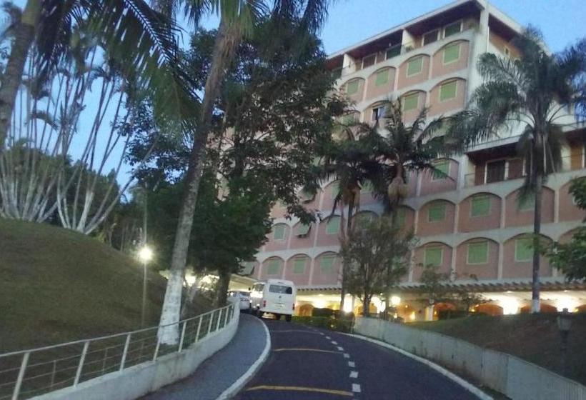 Lindo Flat No Cavalinho Branco Com Piscina Aquecida A17