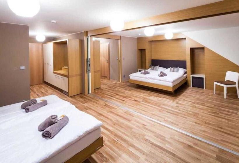 ペンション Resort Líšenský Dvůr