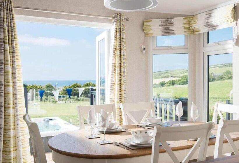 Курорт Praa Sands Holiday Park