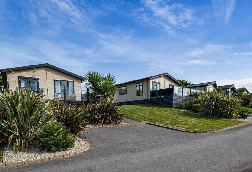 Курорт Praa Sands Holiday Park