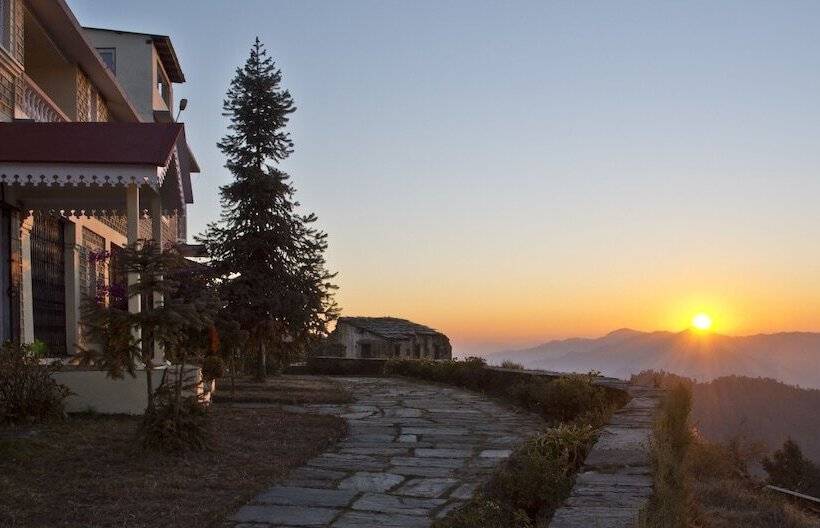 منتجع Tree Of Life Grand Oak Manor Binsar