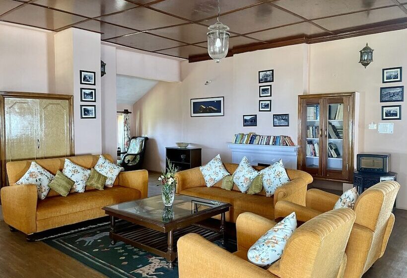 אתר נופש Tree Of Life Grand Oak Manor Binsar