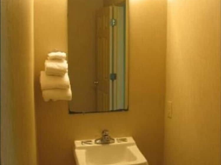 Sandpiper Motel