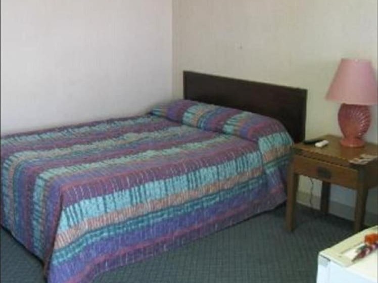 Sandpiper Motel