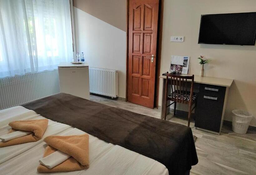 住宿加早餐  Oázis Panzió