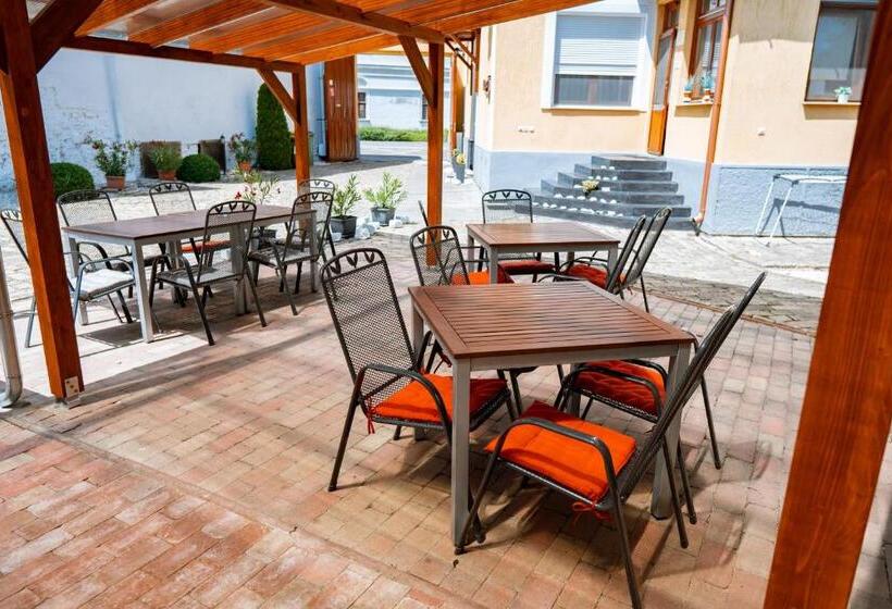 住宿加早餐  Oázis Panzió