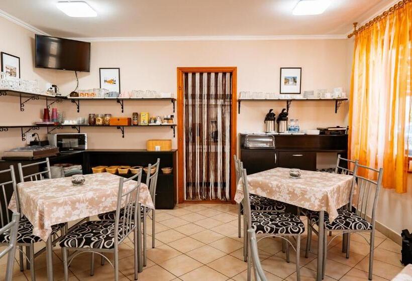 住宿加早餐  Oázis Panzió