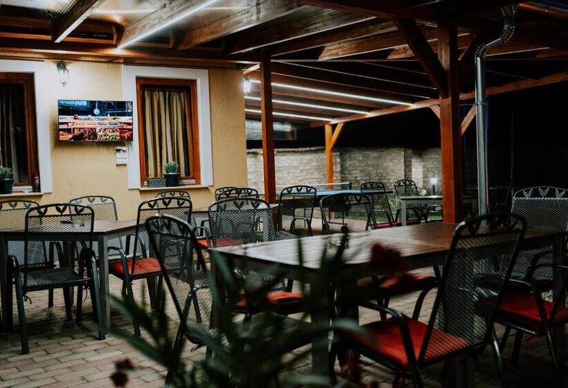 住宿加早餐  Oázis Panzió