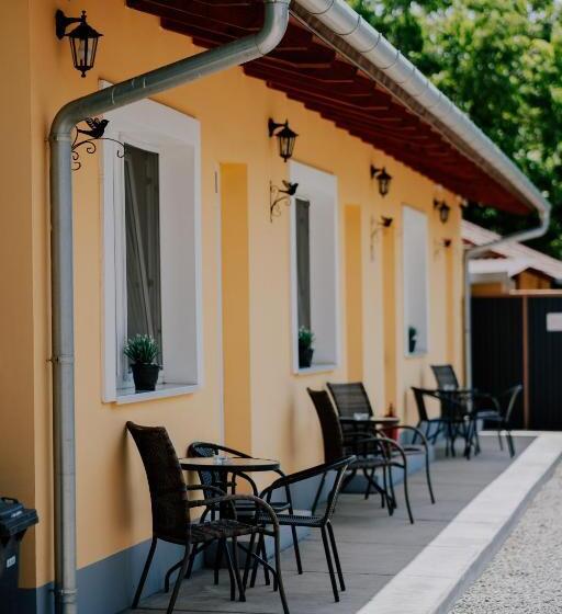 住宿加早餐  Oázis Panzió