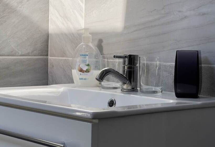 مبيت وإفطار Végvári Hotel Eger