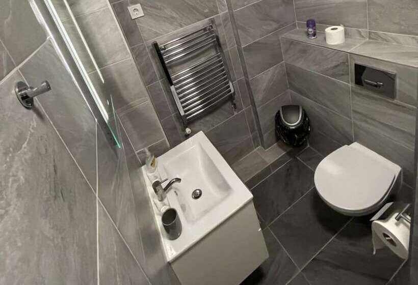 مبيت وإفطار Végvári Hotel Eger