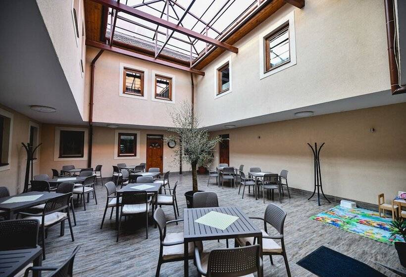 ベッドアンドブレックファースト Végvári Hotel Eger