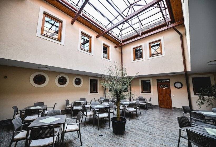 مبيت وإفطار Végvári Hotel Eger