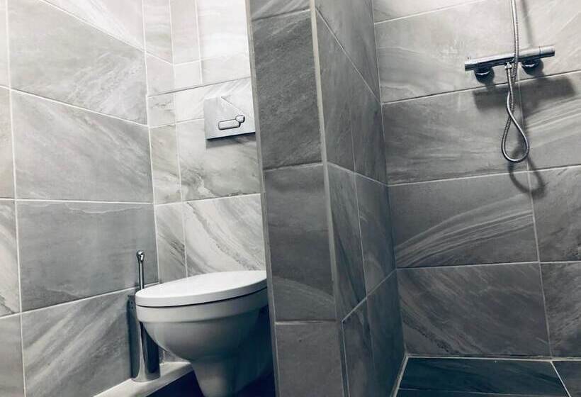 مبيت وإفطار Végvári Hotel Eger