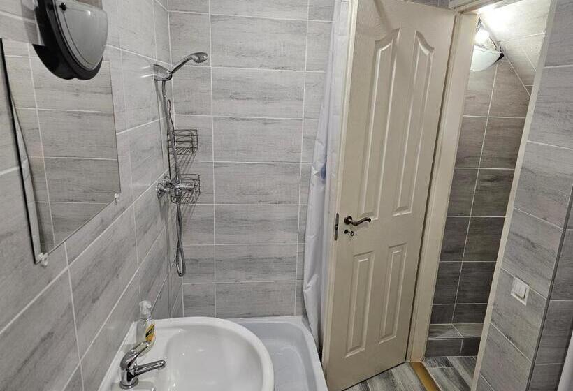 مبيت وإفطار Végvári Hotel Eger