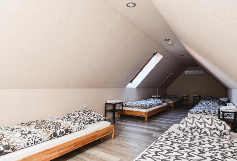 مبيت وإفطار Végvári Hotel Eger