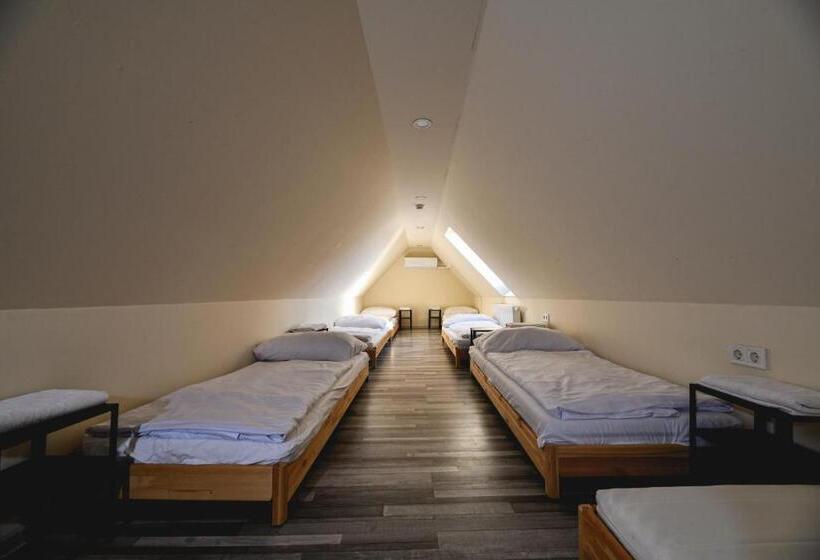 مبيت وإفطار Végvári Hotel Eger