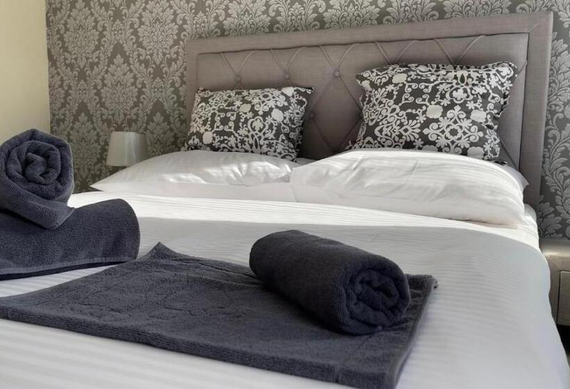 مبيت وإفطار Végvári Hotel Eger