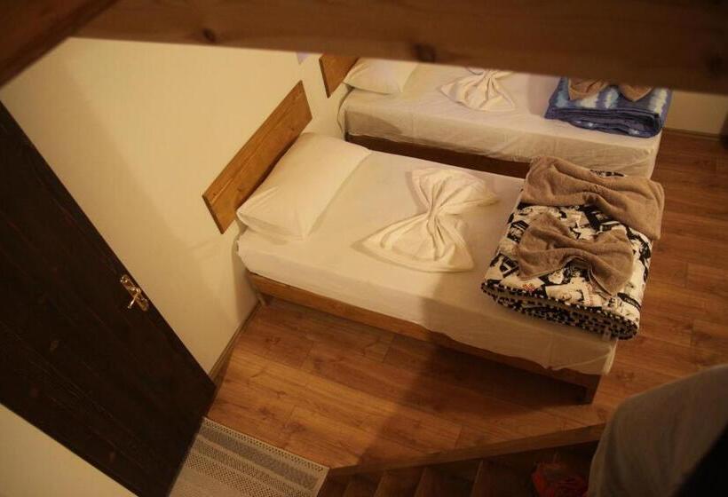 호텔 Bujtina Polia