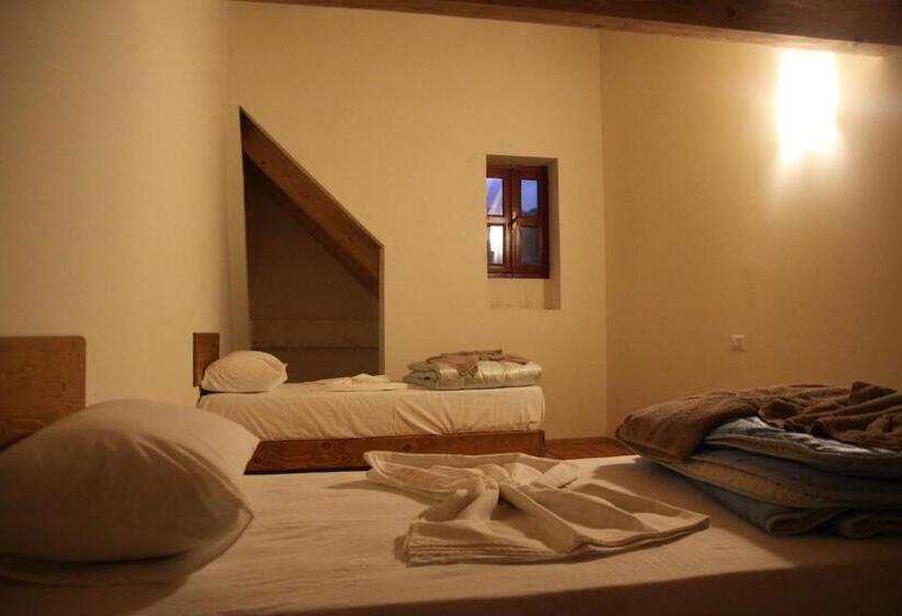 호텔 Bujtina Polia