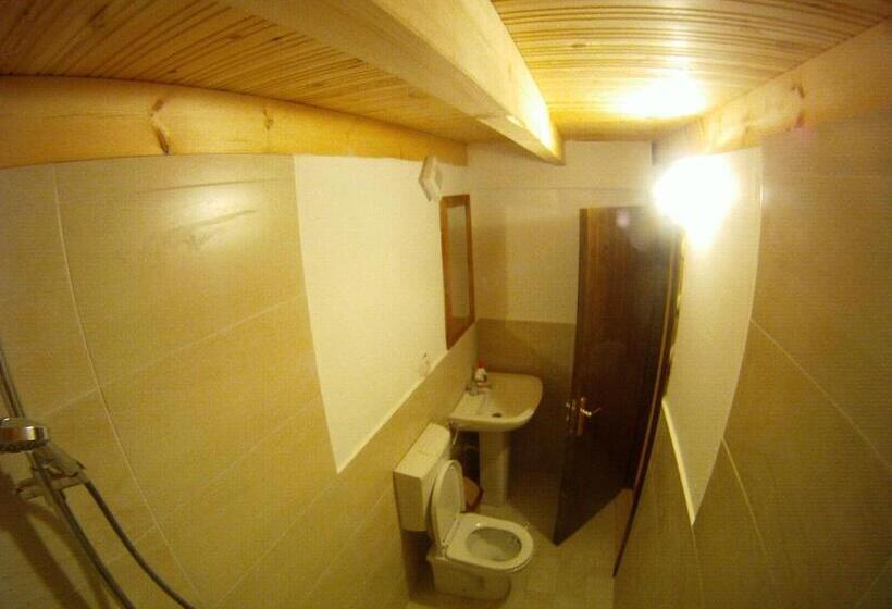 호텔 Bujtina Polia