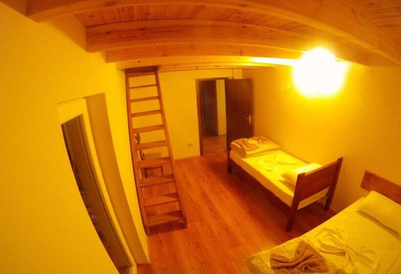 호텔 Bujtina Polia