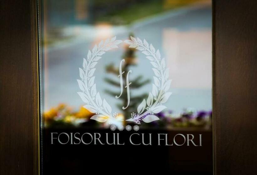 ホテル Foisorul Cu Flori