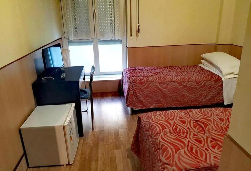 פנסיון Affittacamere Metro Fiera