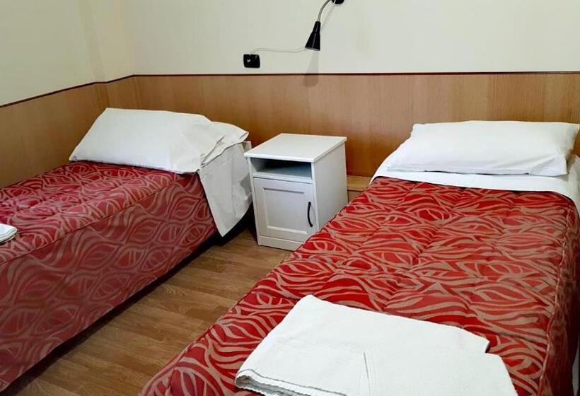 פנסיון Affittacamere Metro Fiera