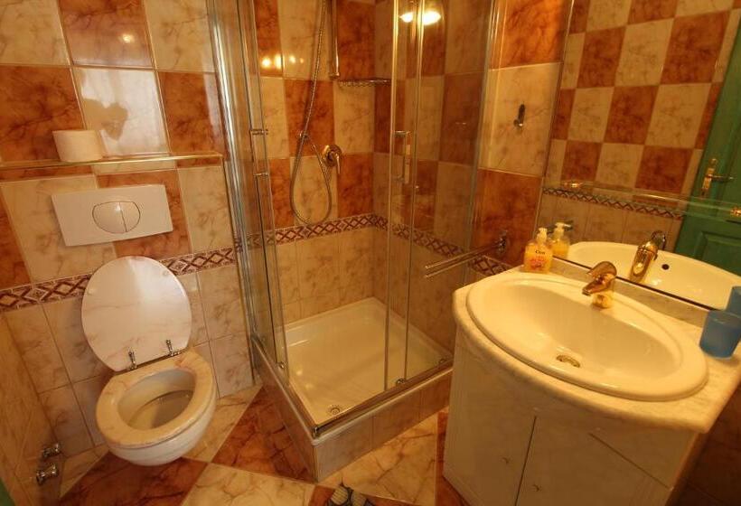 بنسيون Haus Kristina