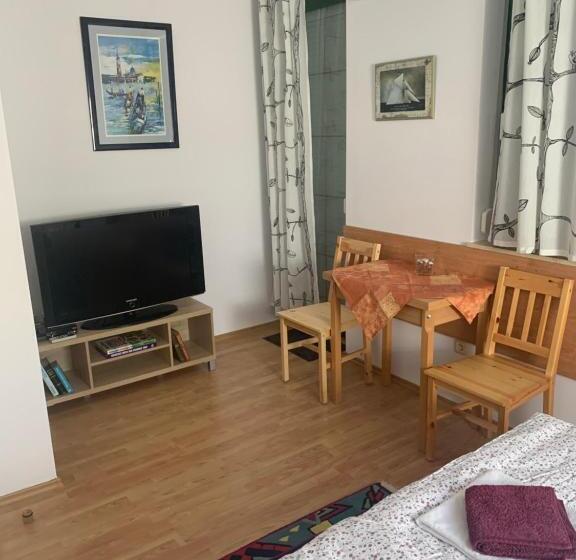 بنسيون Haus Kristina