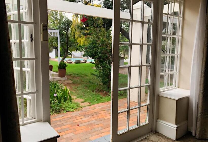 پانسیون Milner Manor