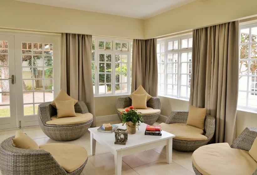 پانسیون Milner Manor