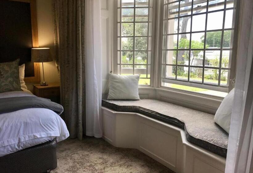 پانسیون Milner Manor