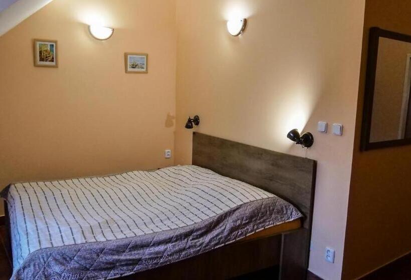 פנסיון Penzion Na Hradbách