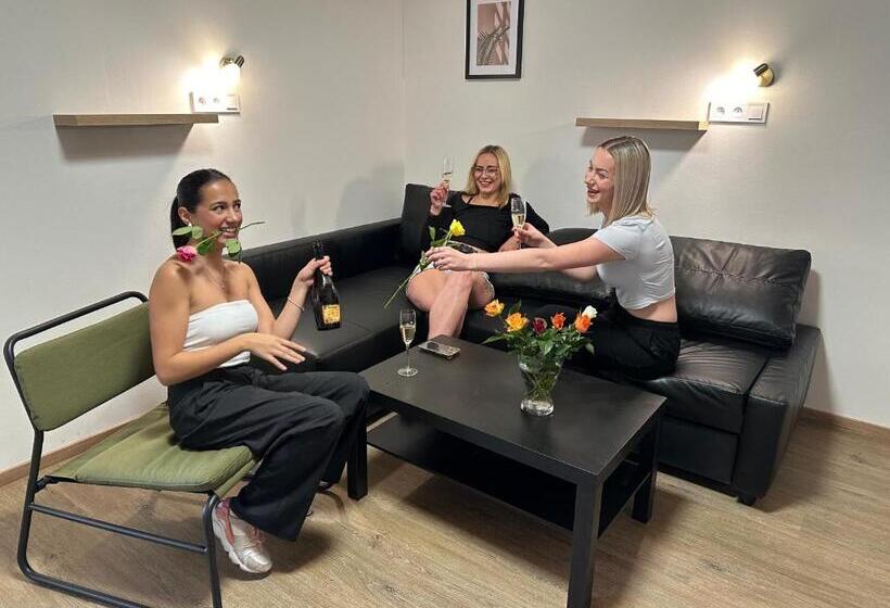 بنسيون Penzion Raketa Bowling