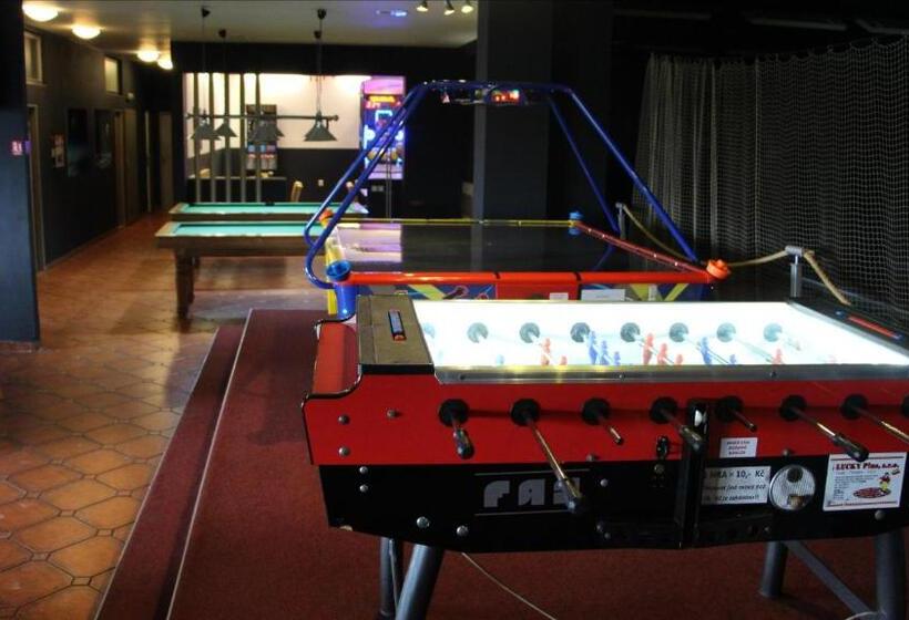 بنسيون Penzion Raketa Bowling